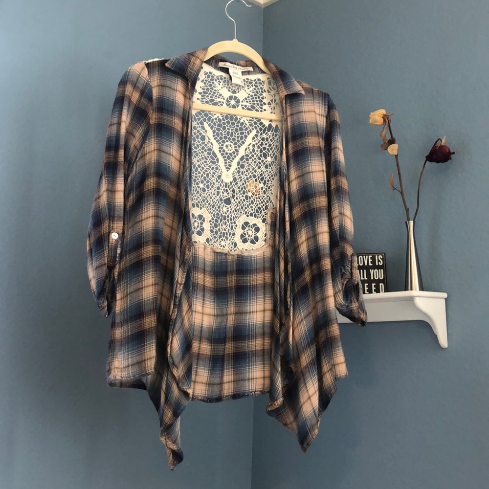 Women’s lace back flannel/shawl